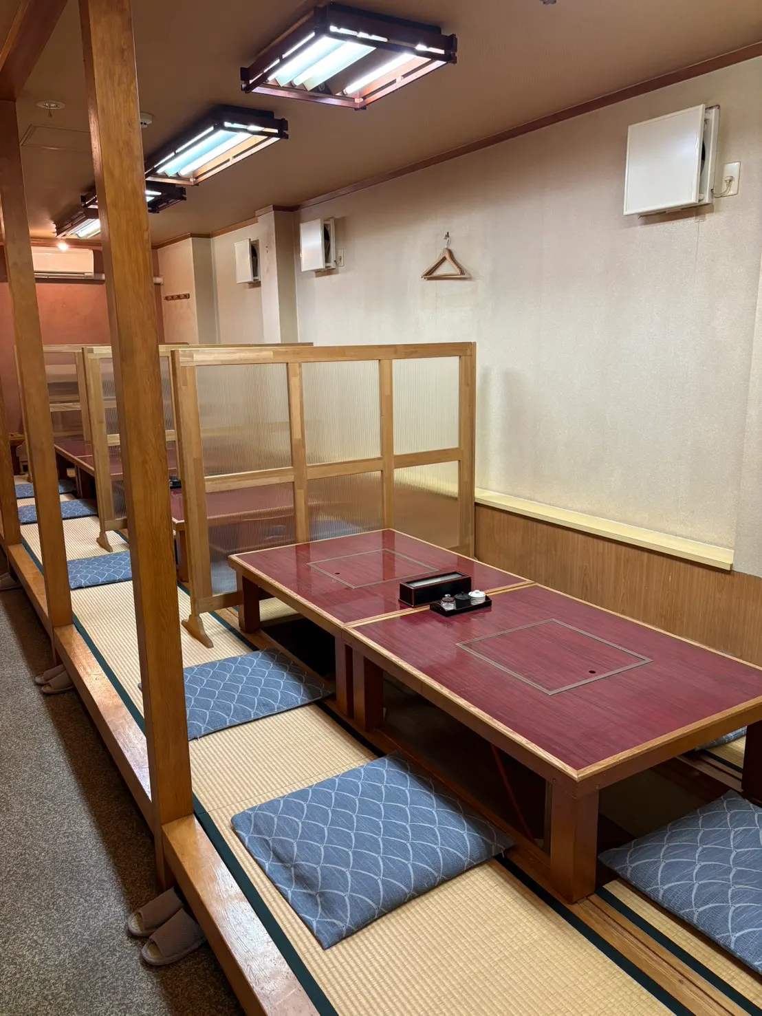 掘りごたつ席